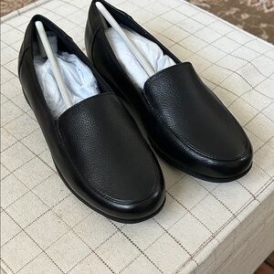 Trotters Deanna Black Leather Flats/Size 6.5N